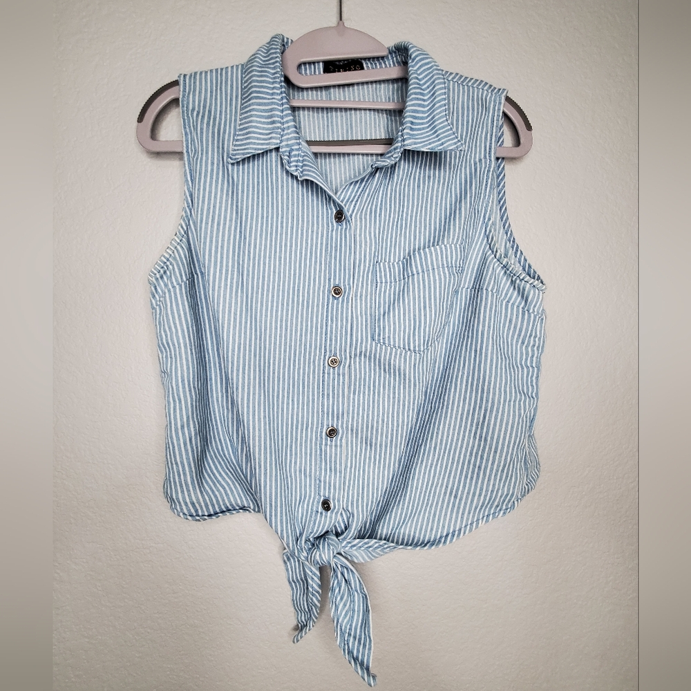 Timing Sleeveless Tie Front Blouse Size L